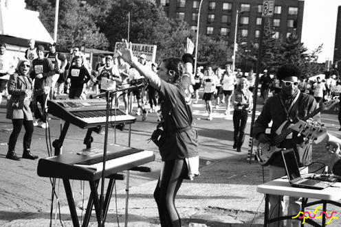 photo ~ runner taking over ~ 2008-11-02 ~ Manyc Records at New York City Marathon 2008 ~ sputnyc
