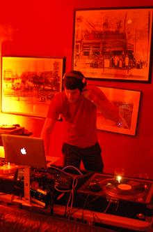 photo ~ Barry Shaw (Red Light) ~ Arnaud Stebe ~ 2010-01-01 ~ New Year's Eve 2010 Celebration 10th Anniversary Event ~ sputnyc